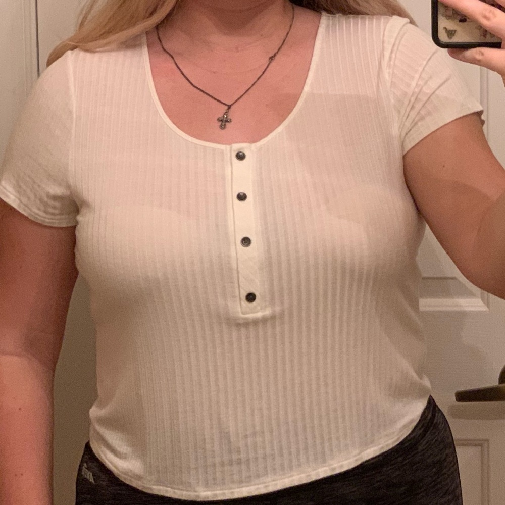AMERICAN EAGLE SLIGHTLY CROPPED TSHIRT